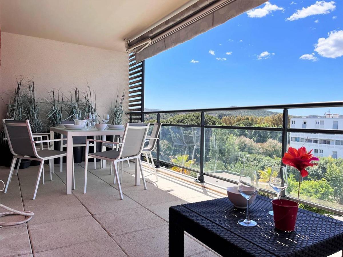 Charmant T2 Climatise Avec Grande Terrasse, Piscine Et Parking Privatif, Proche Plage Et Commerces. - Fr-1-251-441 Le Lavandou Extérieur photo