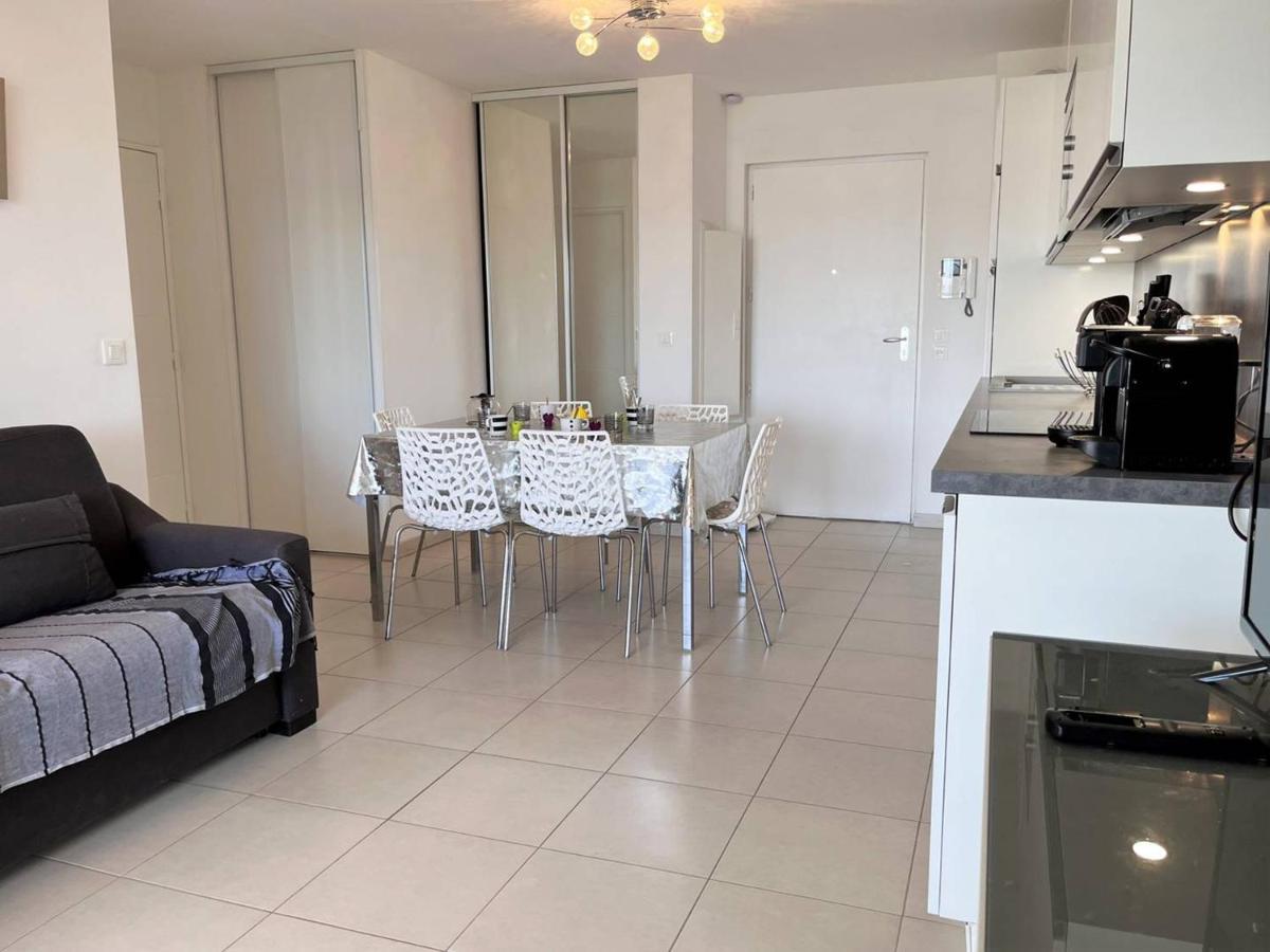 Charmant T2 Climatise Avec Grande Terrasse, Piscine Et Parking Privatif, Proche Plage Et Commerces. - Fr-1-251-441 Le Lavandou Extérieur photo