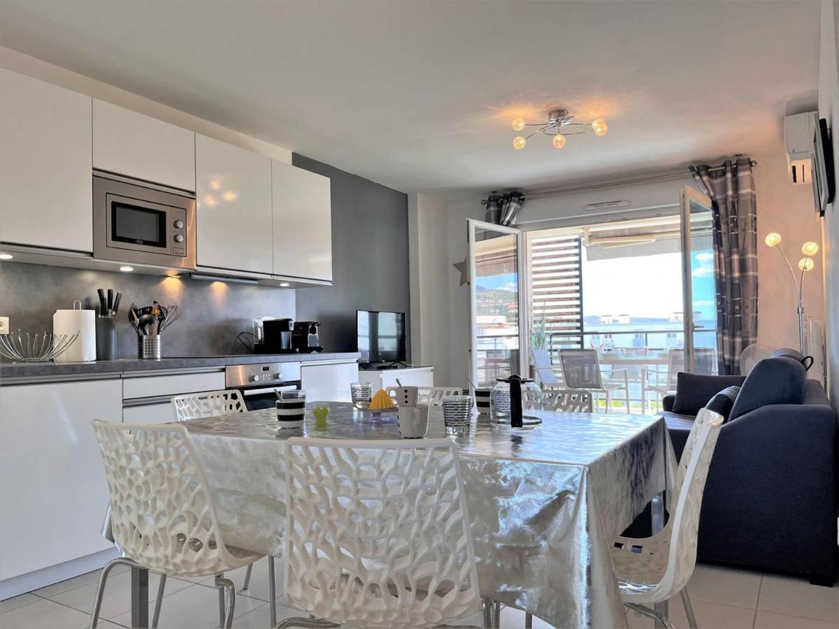 Charmant T2 Climatise Avec Grande Terrasse, Piscine Et Parking Privatif, Proche Plage Et Commerces. - Fr-1-251-441 Le Lavandou Extérieur photo