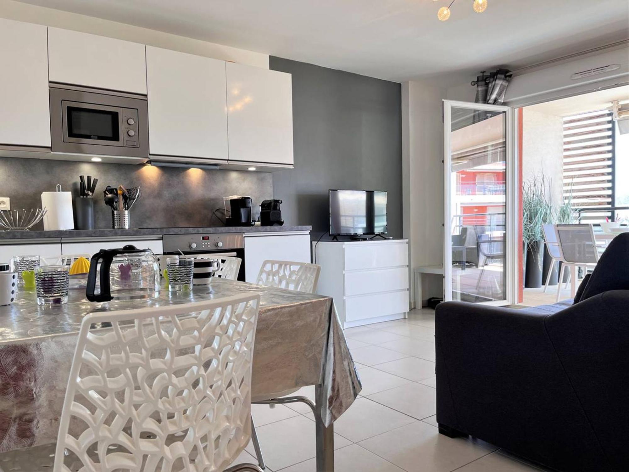 Charmant T2 Climatise Avec Grande Terrasse, Piscine Et Parking Privatif, Proche Plage Et Commerces. - Fr-1-251-441 Le Lavandou Extérieur photo